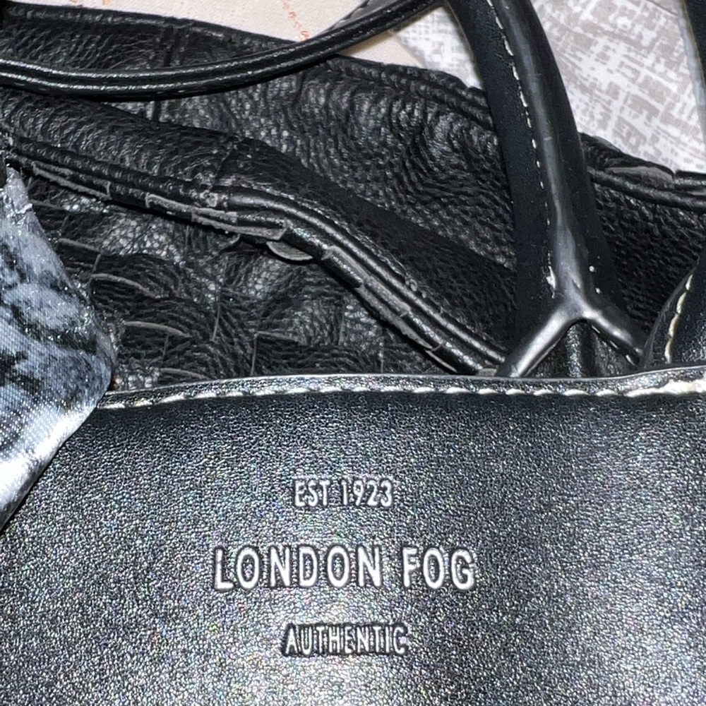 London Fog black handbag Clutch cross body should strap zipper pockets purse - Picture 11 of 11